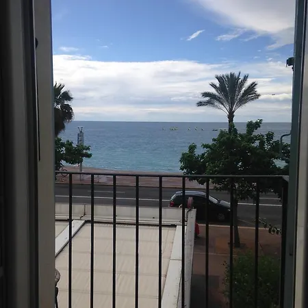 Caffe Riviera * Καν-συρ-Μερ