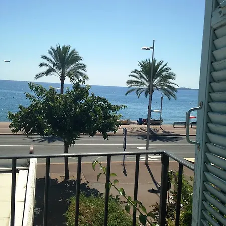 Ξενοδοχείο με διαμερίσματα Caffe Riviera Καν-συρ-Μερ